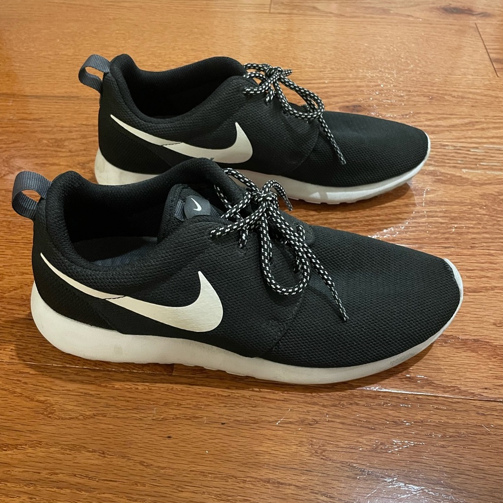 Nike Women’s Black Sneakers with Checkered Laces
